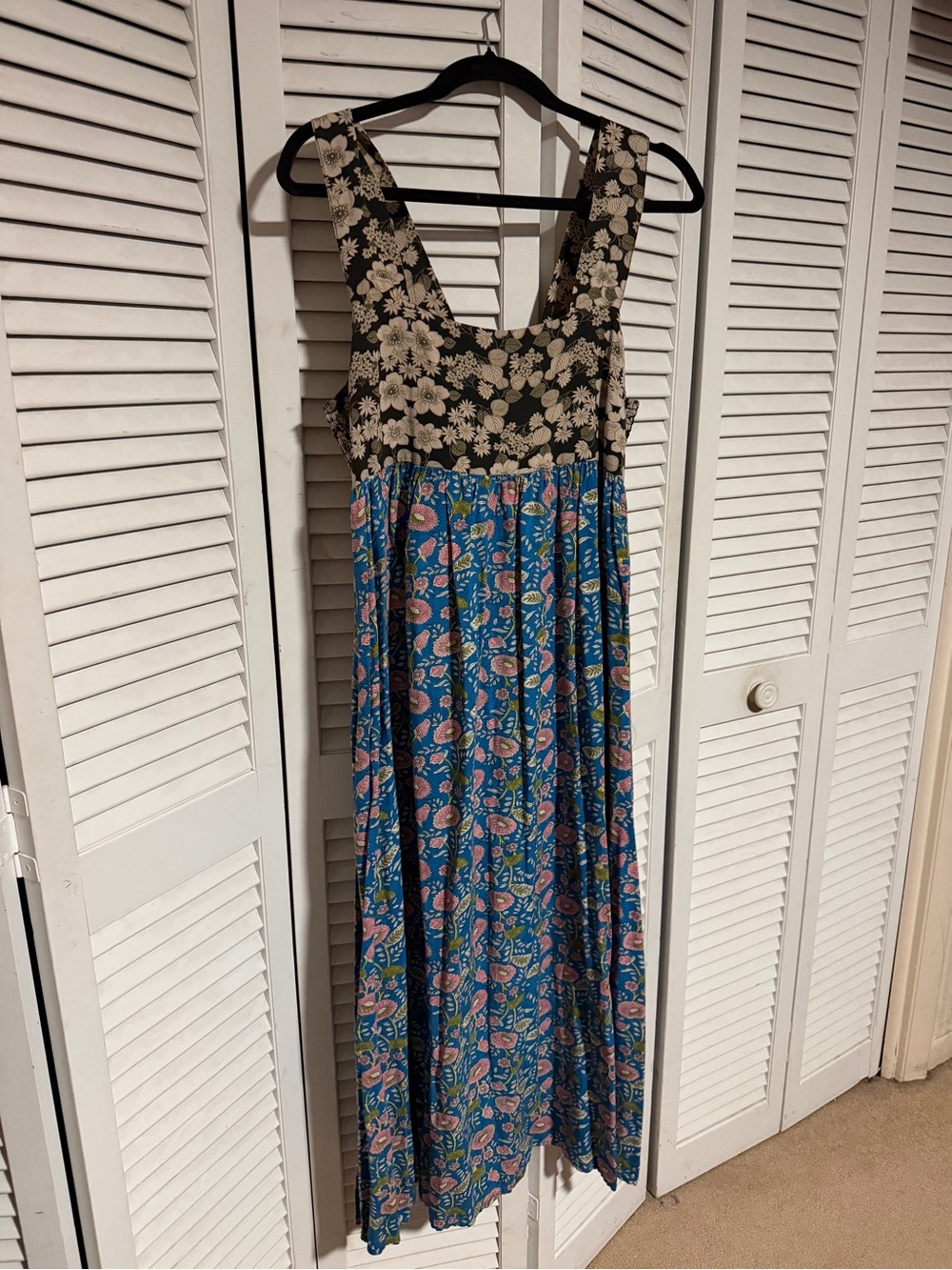 Floral Print Sleeveless Maxi Dress in Black and Blue
